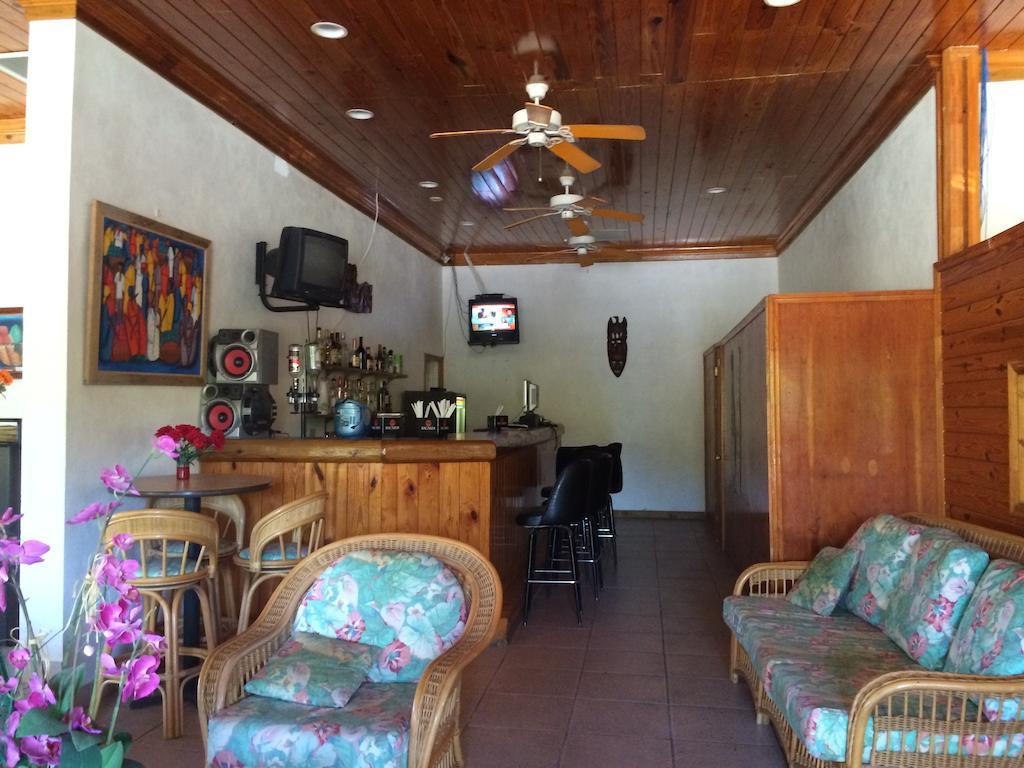 Surfers Manor Motel Gregory Town Exterior photo